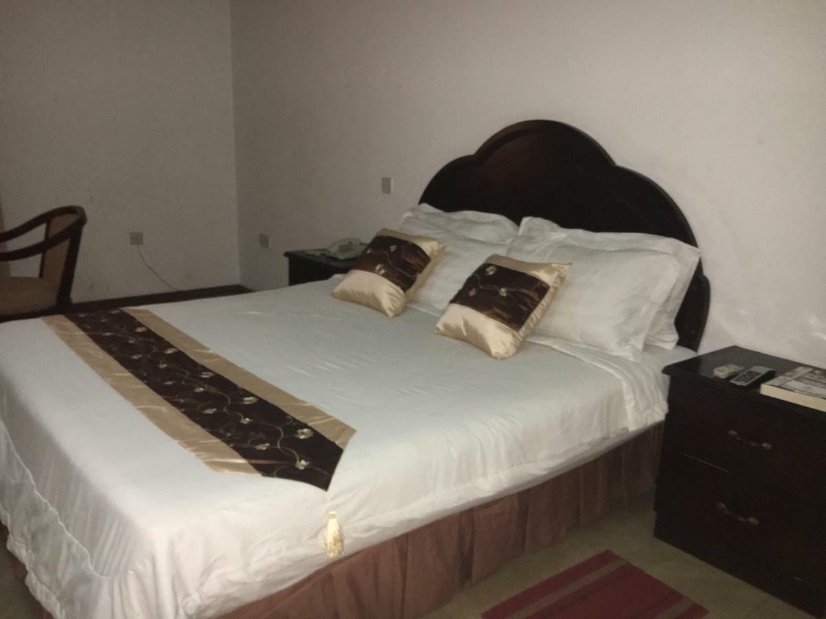 Luxury West Hotel Adenta Екстер'єр фото