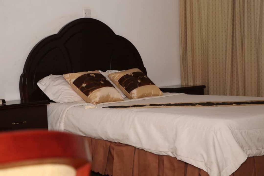Luxury West Hotel Adenta Екстер'єр фото
